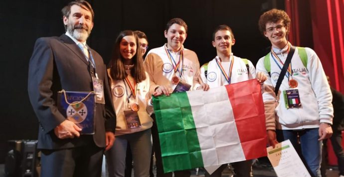 Tre giovani reggini sono sul podio delle Olimpiadi di Astronomia