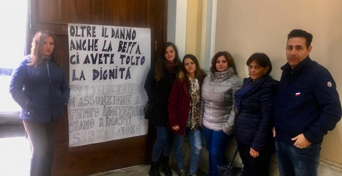 Gli Oss in protesta all’Asp di Reggio. Manca la firma di Cotticelli