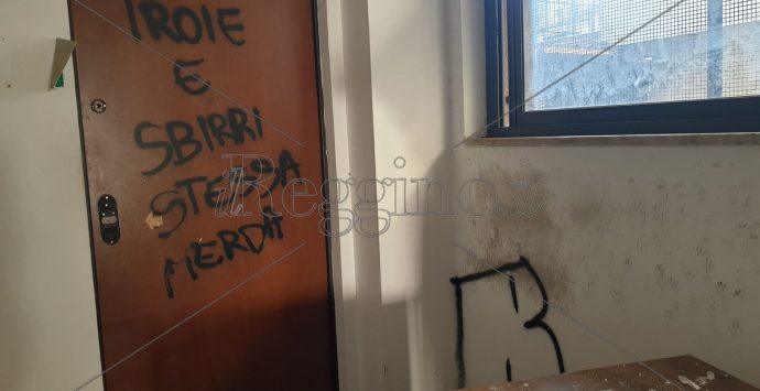I vandali, il degrado, l’abbandono: a Gebbione l’edificio simbolo dell’incuria e della vergogna