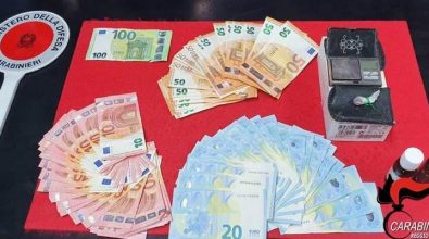 Sorpreso dai carabinieri con eroina e 2500 euro, 56enne  arrestato