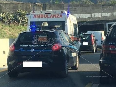 Reggio, ambulanza bloccata in autostrada a causa dei lavori
