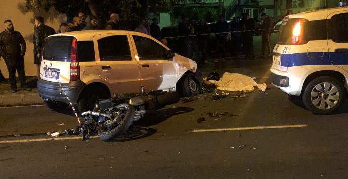 Reggio, incidente mortale fra auto e moto nel quartiere Modena. Deceduto 24enne