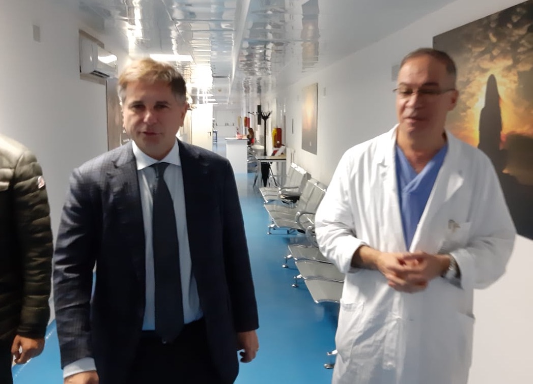 Ospedale, visita di Pedà in corsia: «La buona sanità è possibile»
