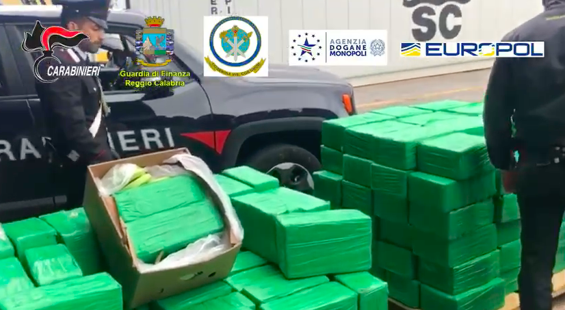 Sequestro record al porto di Gioia, rinvenuti 1200 chili di cocaina