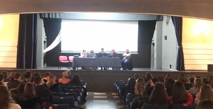 Polistena, progetto “A-‘Ndrangheta”: gli studenti  a lezione di integrazione e tolleranza