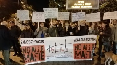 Villa San Giovanni, in 40 al sit-in davanti al Comune dopo “Cenide”