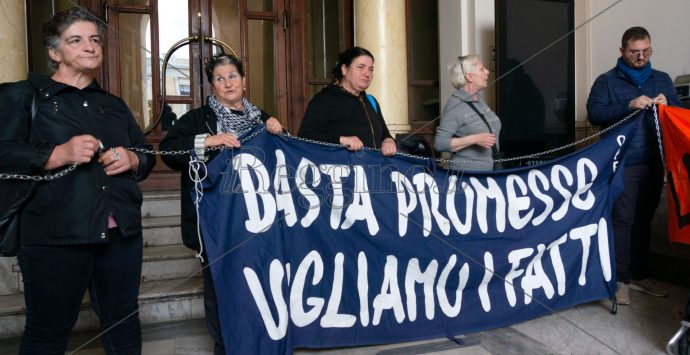 Alloggi: famiglie in protesta nell’androne di palazzo San Giorgio