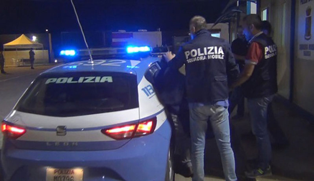 Reggio, assalto a portavalori con divise della Polizia e tute da netturbini