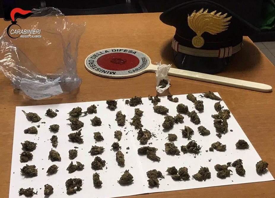 Nascondevano 61 dosi di marijuana sotto il sedile dell’auto. Arrestati tre reggini