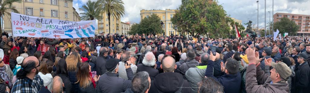 «Giù le mani da Gratteri». In piazza a Catanzaro il volto pulito della Calabria