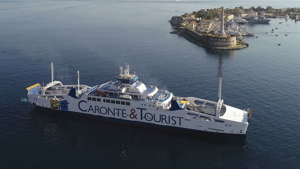 Trasporto marittimo, Caronte&tourist: «Corse tagliate per le isole minori? Noi vicini alle comunità»
