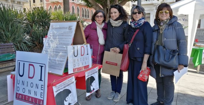A piazza Italia informazione e sensibilizzazione contro la violenza di genere