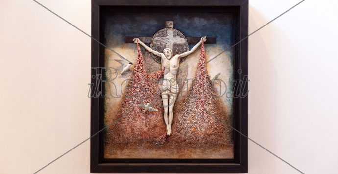 “La bellezza del crocifisso”, si rinnova il dialogo tra fede e arte contemporanea