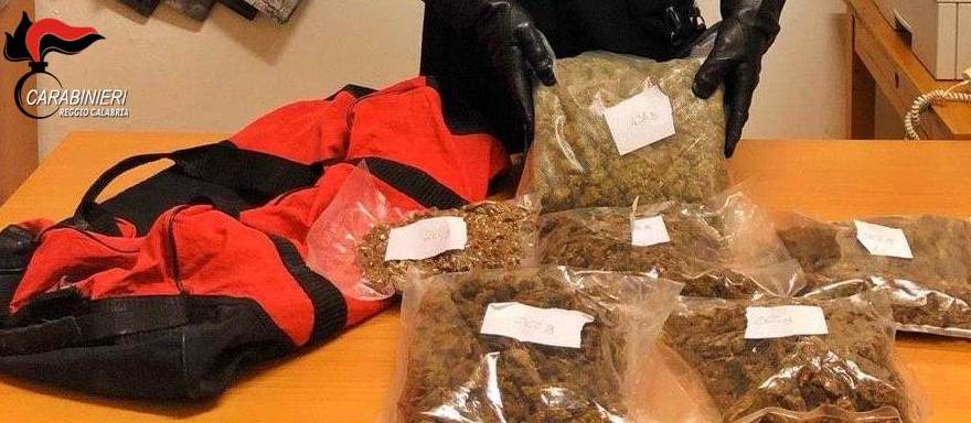 Due chilogrammi di droga nel borsone, arrestato 42enne reggino