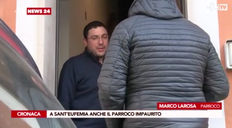 ‘Ndrangheta, dopo l’operazione antimafia anche il prete sta zitto: «Sono super partes»