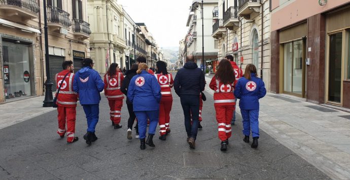 Coronavirus a Reggio Calabria, gli angeli in rosso della CRI sempre in prima linea