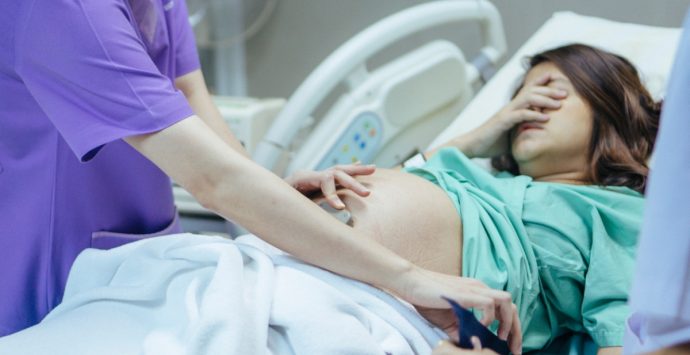 Coronavirus a Reggio Calabria: così Covid-19 rischia di far soffrire le donne in sala parto