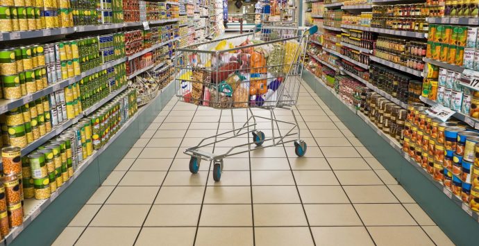 Coronavirus, i sindacati plaudono alla scelta della chiusura domenicale dei supermercati