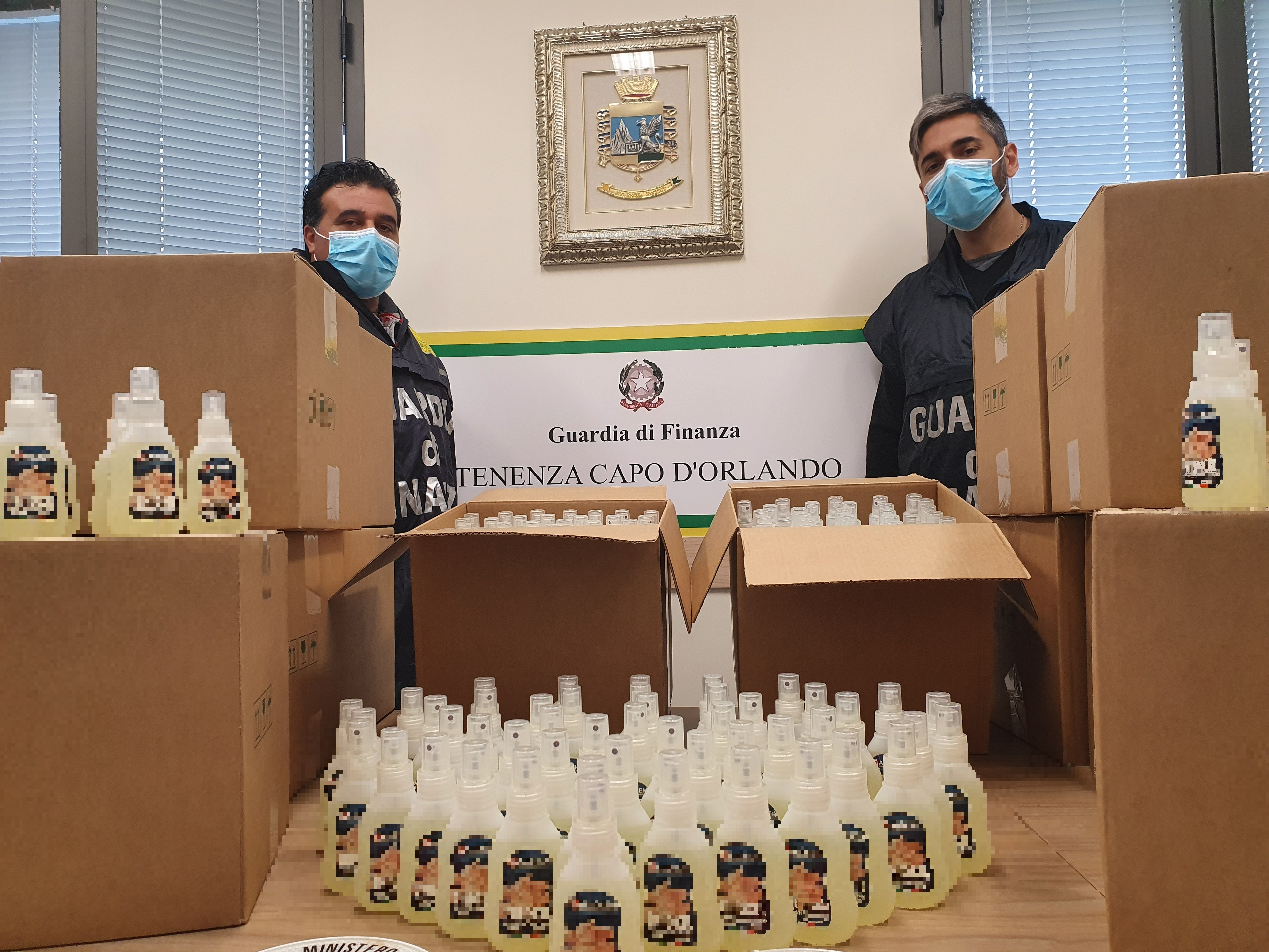 Coronavirus, frode in commercio: sequestrati 6000 flaconi di gel igienizzanti non autorizzati