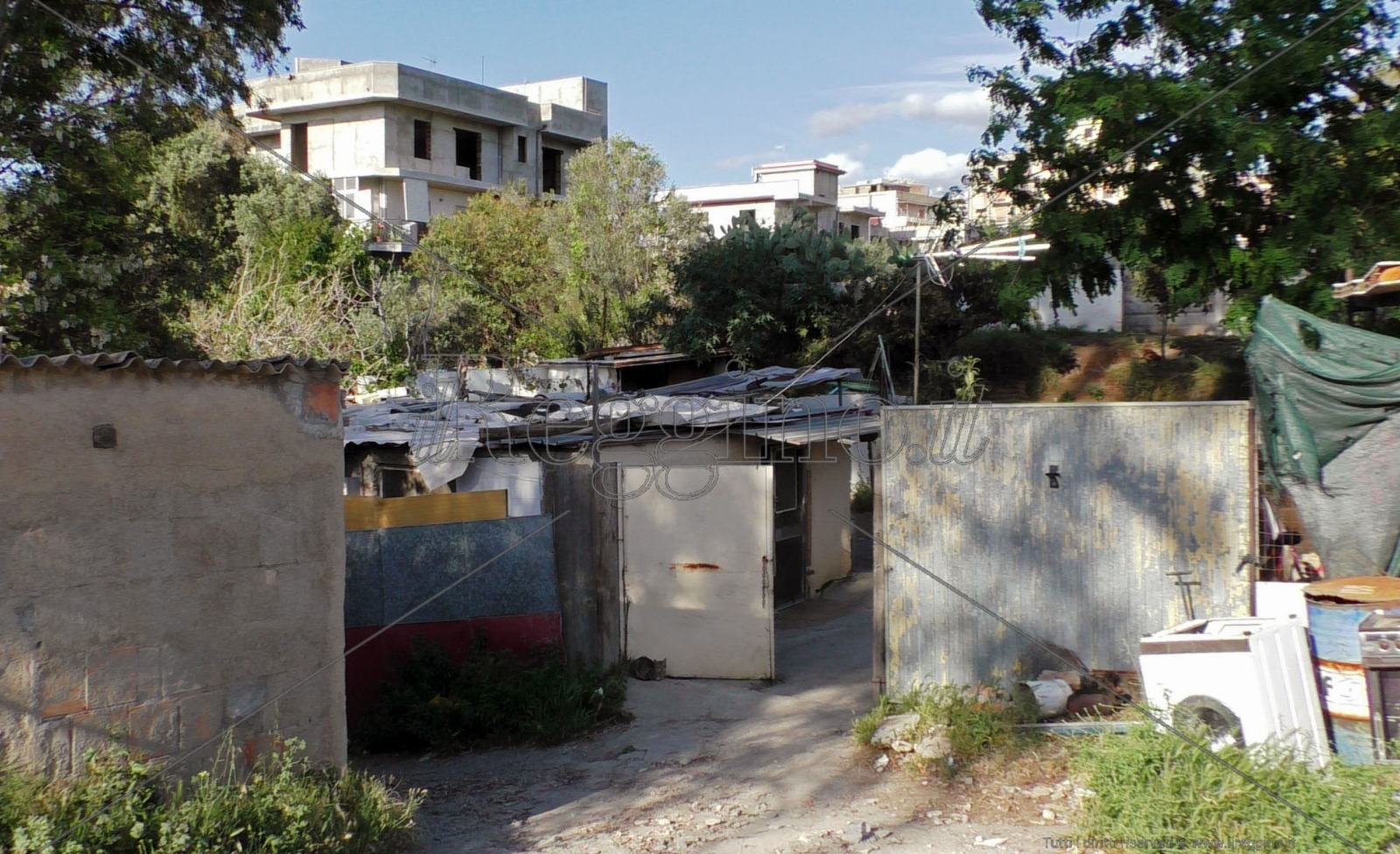 Coronavirus a Reggio Calabria,  Alessandro: «Noi, dimenticati nelle baracche dell’Ex Polveriera»