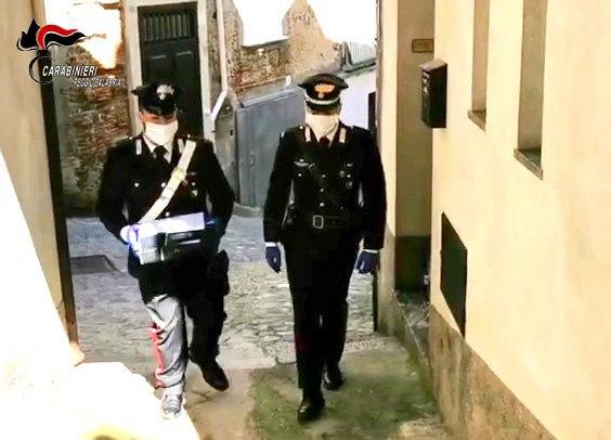 Coronavirus a Villa San Giovanni, i carabinieri consegnano i pc portatili agli studenti dell’istituto alberghiero turistico