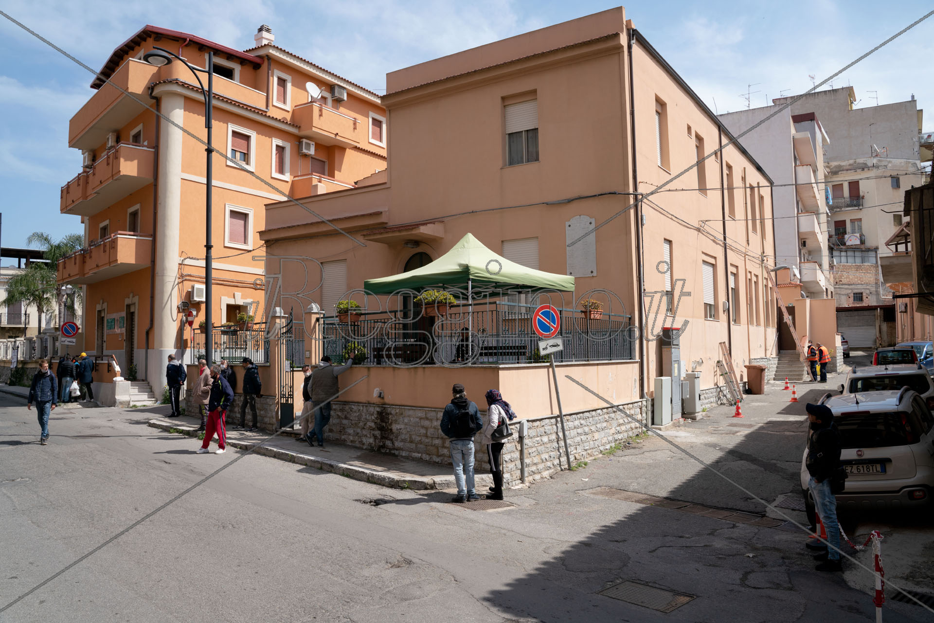 Coronavirus a Reggio Calabria, in poche ore raccolte 300 firme per dare un ricovero ai senzatetto