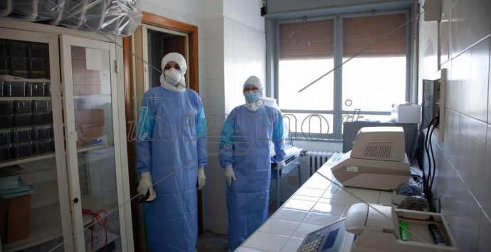 Coronavirus a Reggio Calabria, viaggio nel laboratorio Asp dove la salute è una missione