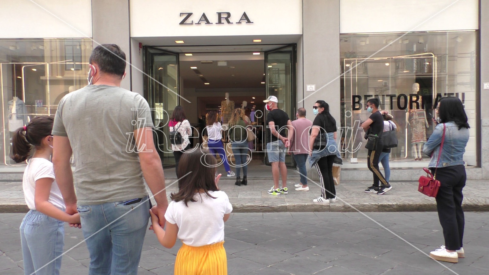 Coronavirus a Reggio Calabria, riaprono i negozi: alla ricerca della normalità