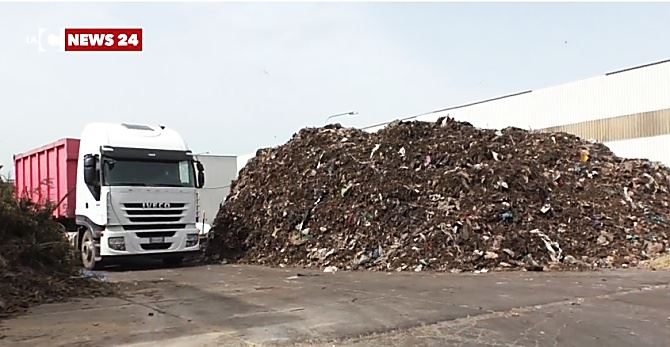 Rifiuti, in Puglia i camion da Reggio: 100 tonnellate al giorno, lievitano i costi