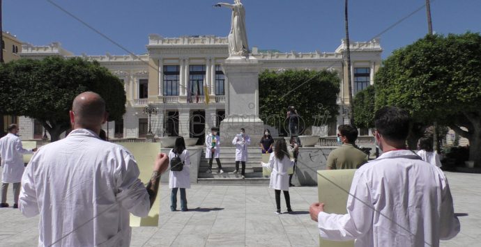 Giovani medici in piazza, Falcomatà: «Sostengo la loro protesta»