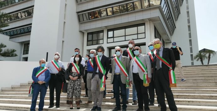 Caos rifiuti, sindaci metropolitani in protesta a Palazzo Campanella