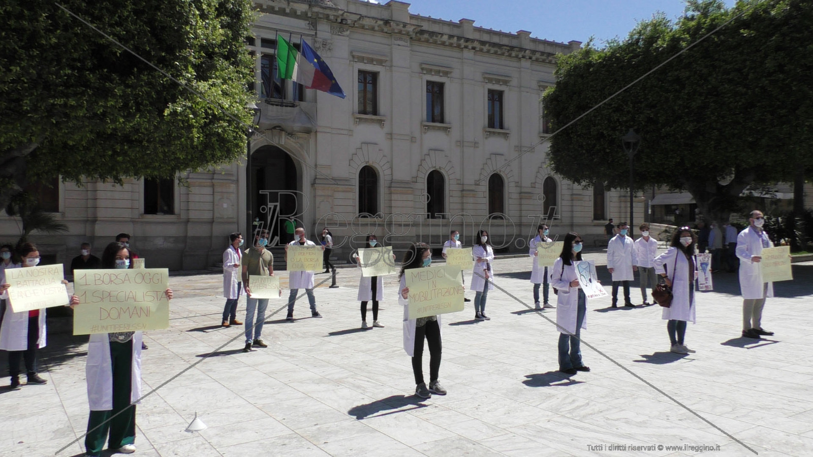 L’Ordine al fianco dei giovani medici in protesta a Piazza Italia
