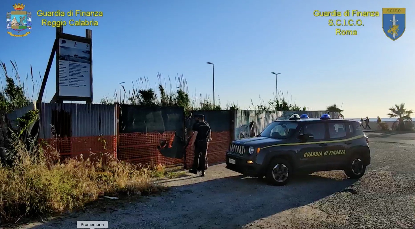 ‘Ndrangheta, appalti pilotati per agevolare la cosca Piromalli: decine di arresti