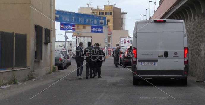 Coronavirus, il paradosso agli imbarcaderi: cinquanta persone bloccate a Messina
