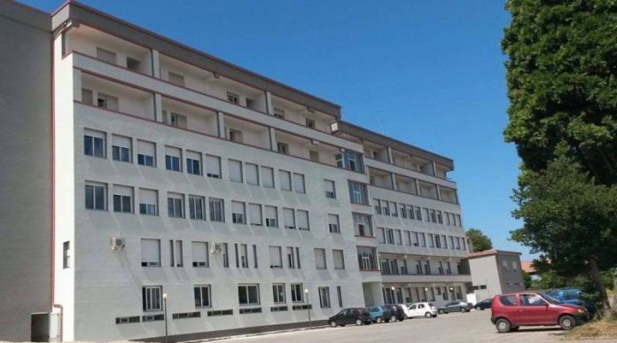 Pazienti trasferiti a Serra San Bruno, Tassone: «Uno di loro positivo al Covid»