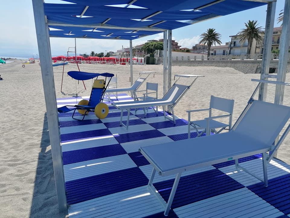Roccella Jonica, Crea: «Spiaggia libera e attrezzata per i disabili»