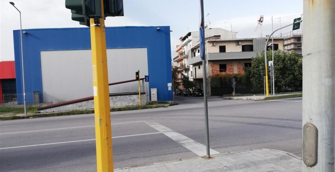 Reggio Calabria, Crea: «Finalmente modificate le linee d’arresto al semaforo di Pellaro»