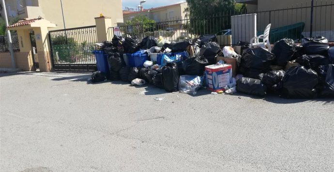 Rifiuti a Reggio Calabria, i giovani dell’Anci chiedono l’intervento del Ministero