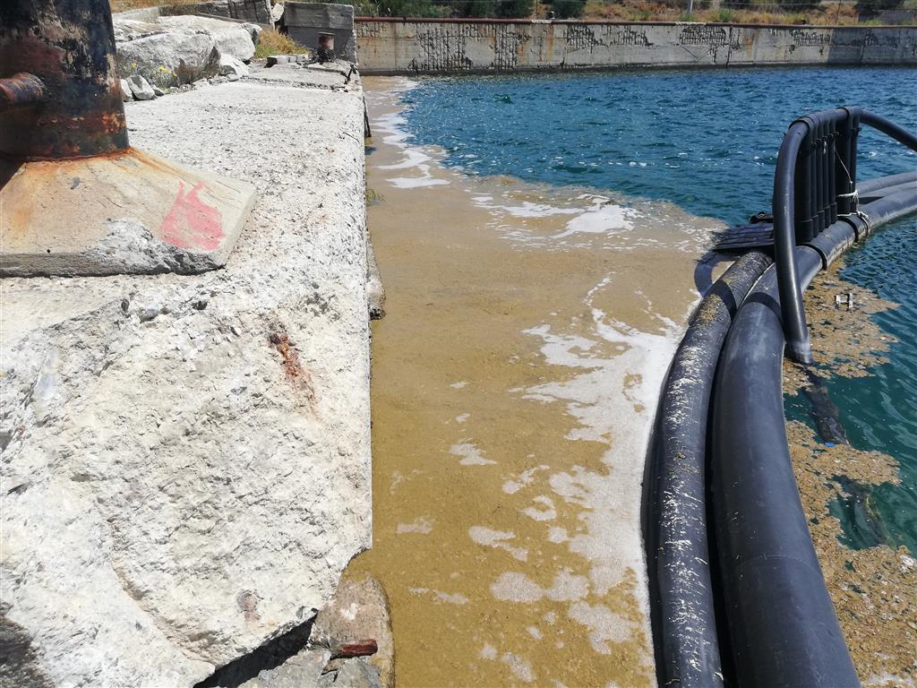 Porto di Saline, Crea: «Sostanze di indecifrabile natura nelle acque marine»