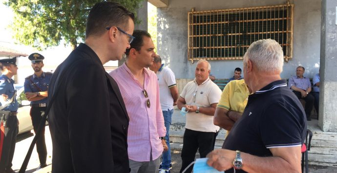 Klaus Davi incontra i sindaci della locride: «I soldi del Mes e utilizziamoli per l’ospedale»