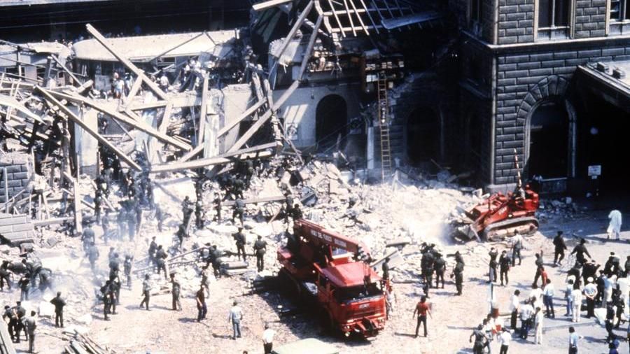 Strage di Bologna, 40 anni fa la bomba che uccise 85 persone. Ma la verità ancora non c’è