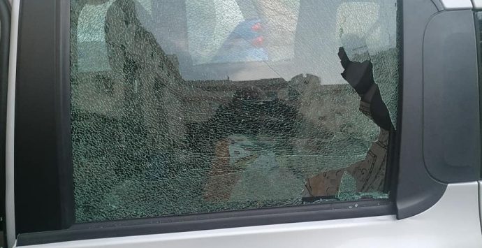 Arghillà, atto vandalico contro Giovanni Votano: distrutti i vetri dell’auto