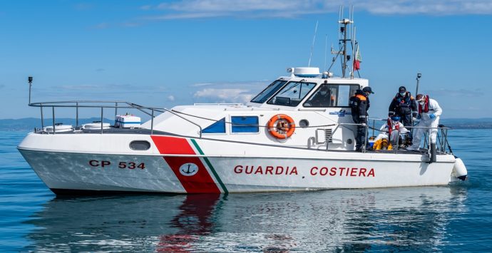 Gioia Tauro, capitaneria di porto presta soccorso a imbarcazione partita da Villafranca