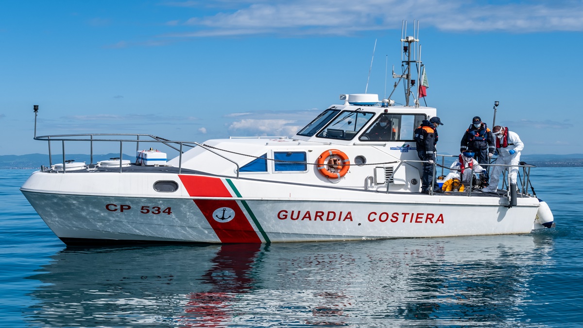 La Guardia costiera di Reggio impegnata in un’esercitazione di ammaraggio a Capo Vaticano