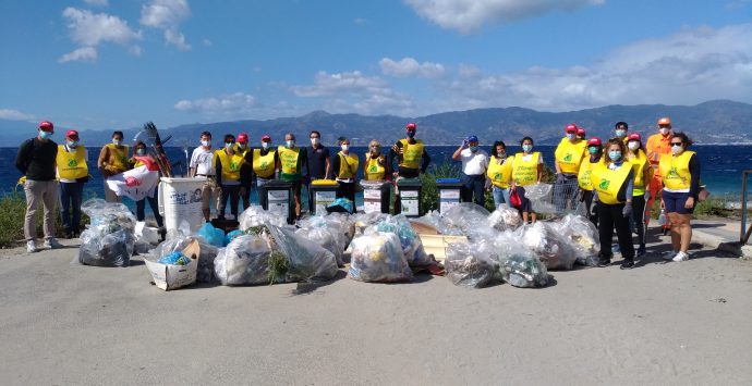 Reggio Calabria, l’area della Capannina ripulita dai volontari di Legambiente
