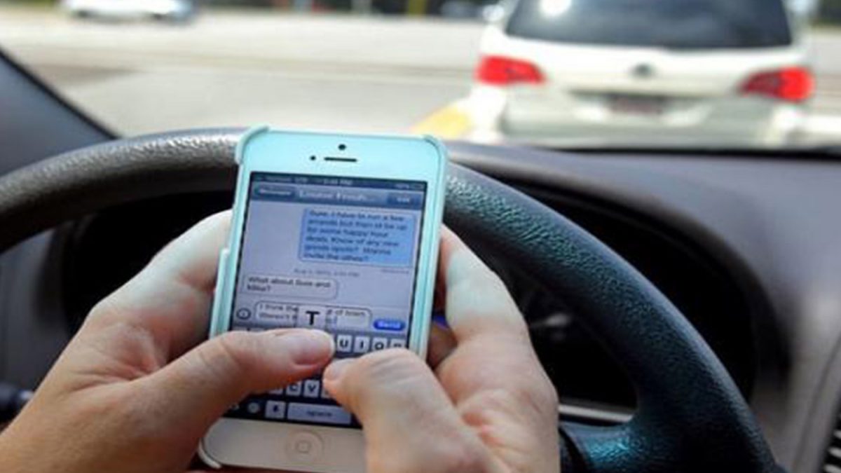 Smartphone alla guida: da oggi controlli a tappeto della Polizia stradale