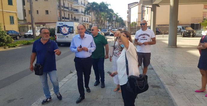 Elezioni Reggio Calabria, Minicuci a Gebbione: «I cittadini sono stanchi e rassegnati»