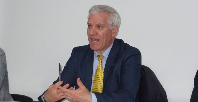 Siderno, l’ex arbitro Stefano Archinà si candida a sindaco