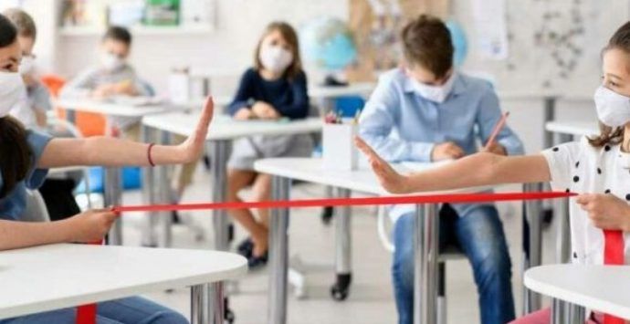 Coronavirus, focolaio in una scuola reggina: 12 contagiati nella stessa classe