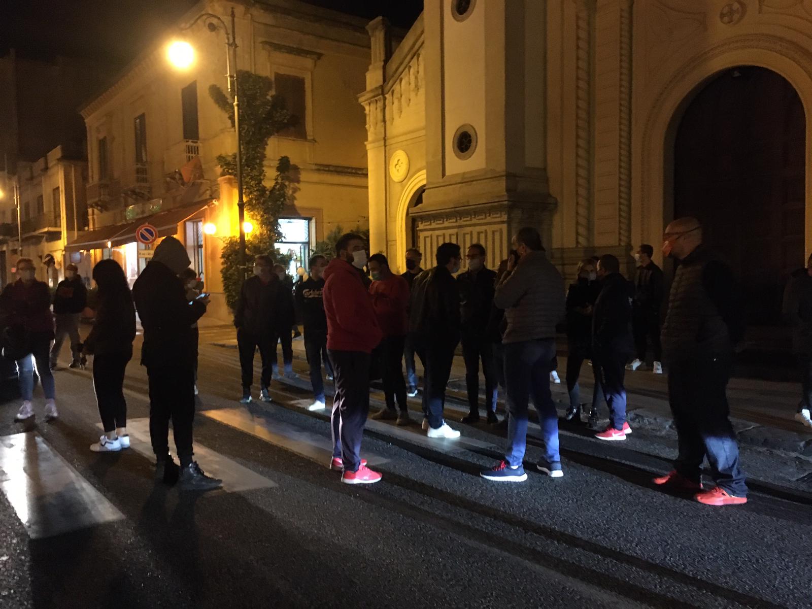 Calabria zona rossa, proteste anche a Locri. Bloccata la statale 106